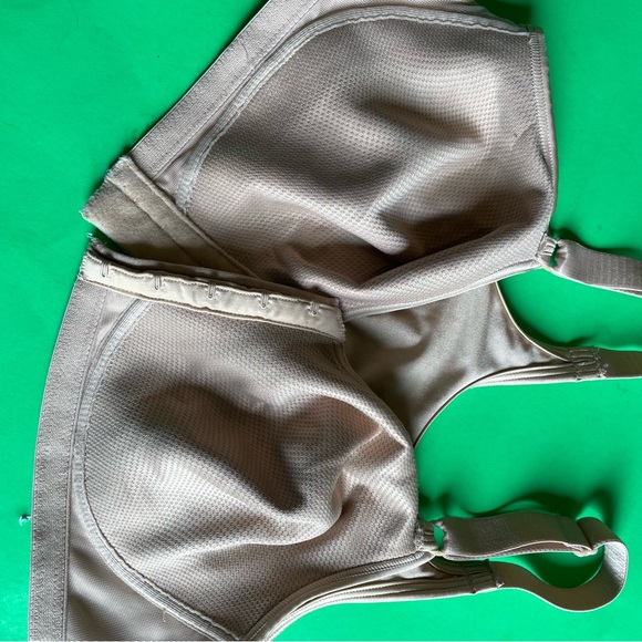 Playtex 24 Hour bra front close no wire free sports satiny shiny nylon beige 38C - Picture 8 of 10